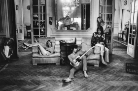 Anita, Keith, Gram et Gretchen Parsons, Nellcote, 1971